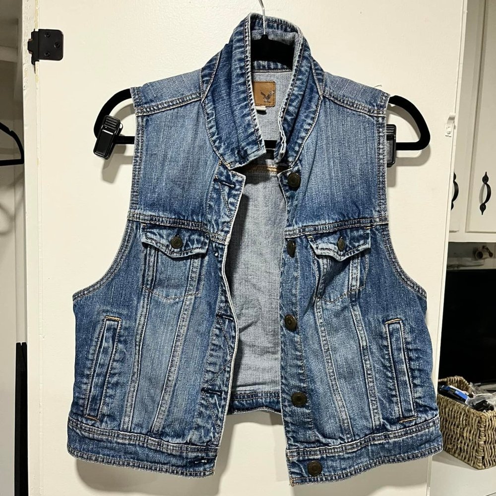 AMERICAN EAGLE DENIM VEST